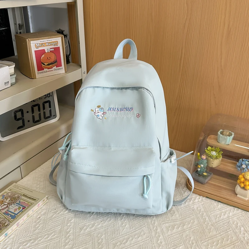 Lässiger leichter bestickter Schulrucksack