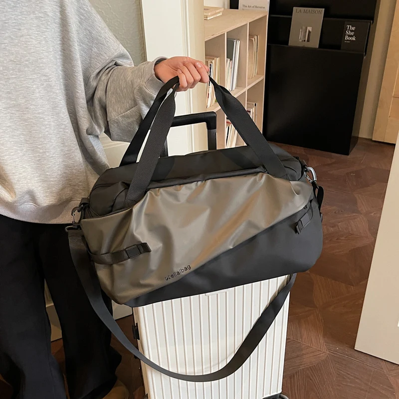 Multifunktionale Sporttasche mit wasserabweisendem Design Skanto