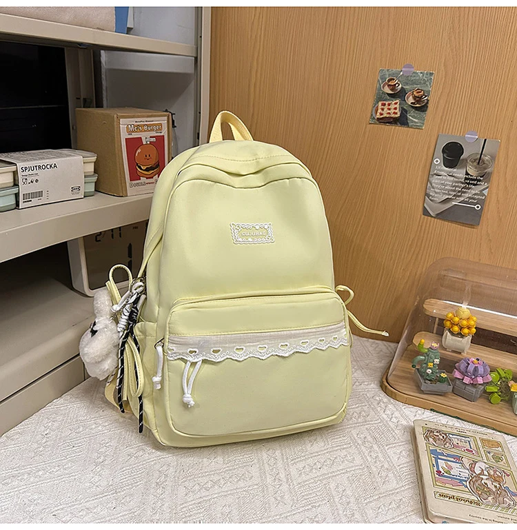 Niedlicher bestickter Schulrucksack mit mehreren Fächern