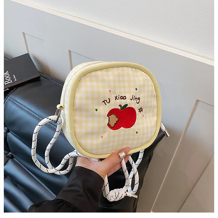 Niedlicher bestickter Schulrucksack