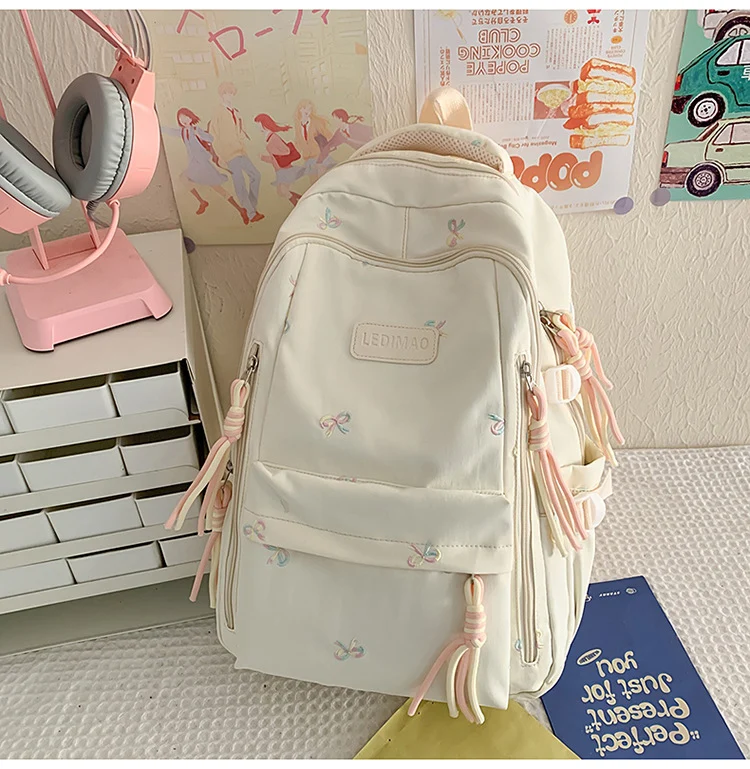 Niedlicher bestickter lässiger Schulrucksack