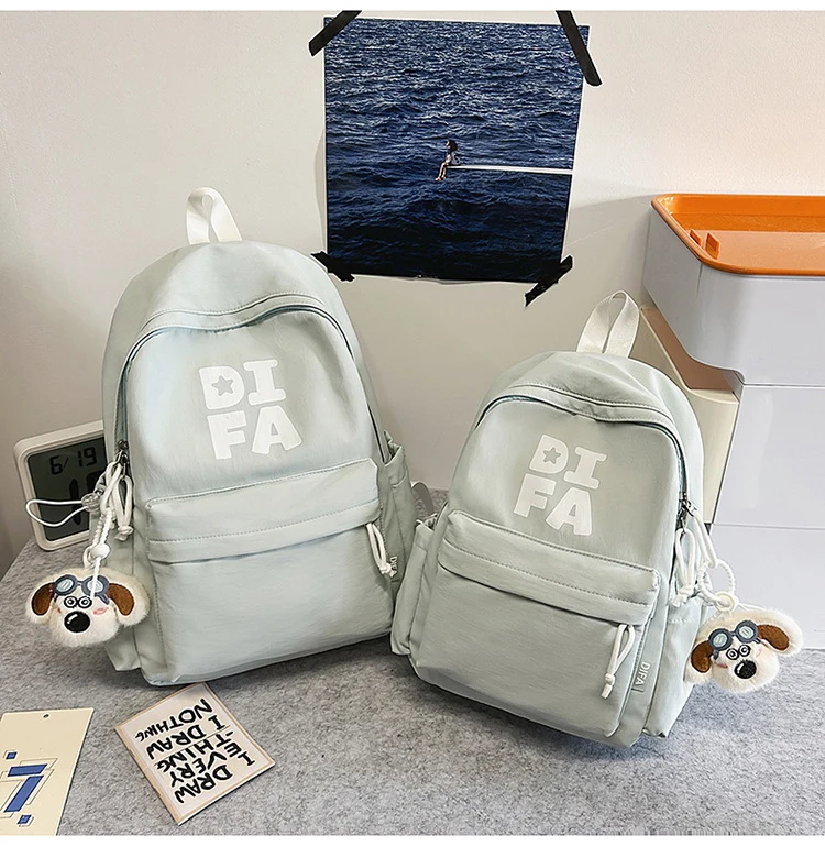 Leichter lässiger Schulrucksack
