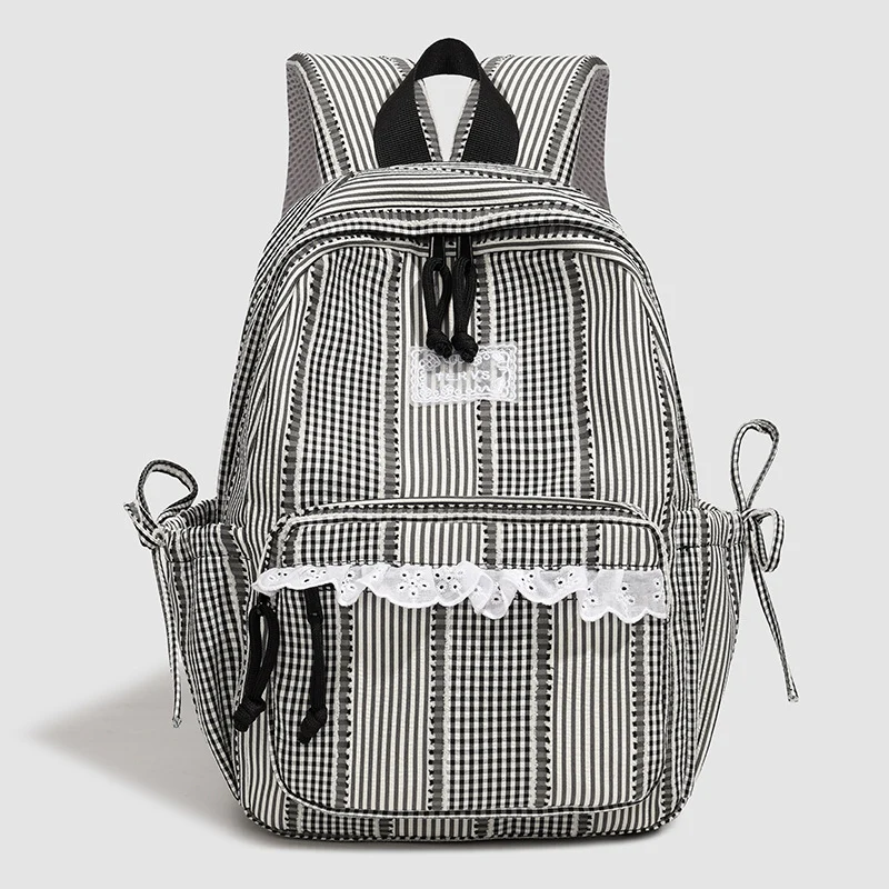 Lässiger Schulrucksack mit Spitzenbesatz