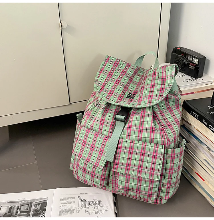Karierter Schulrucksack mit Utility-Funktionen
