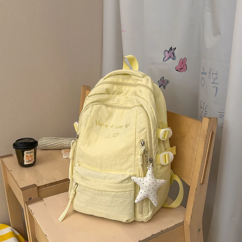 Niedlicher lässiger Schulrucksack