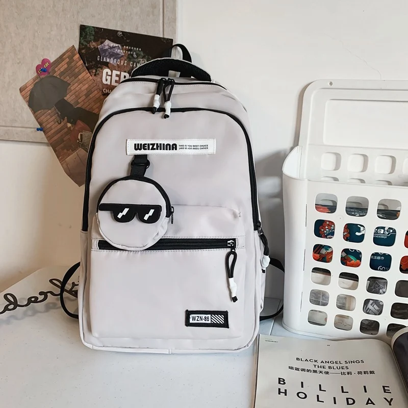 Stylischer praktischer Schulrucksack