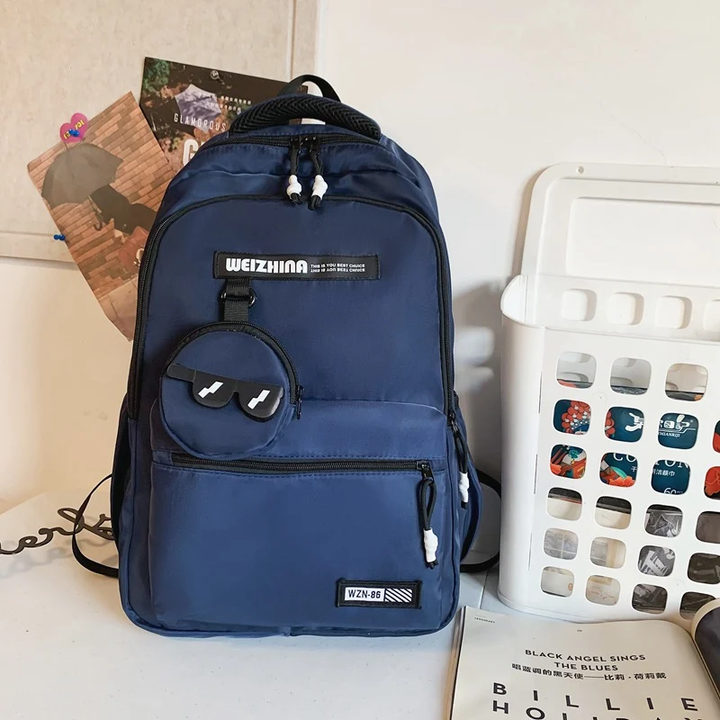 Stylischer praktischer Schulrucksack
