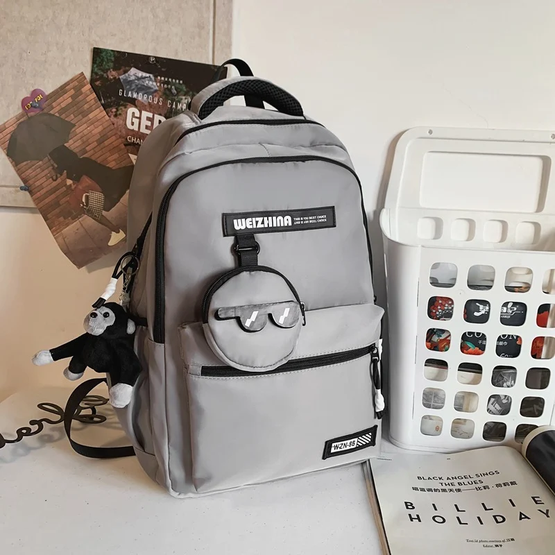 Stylischer praktischer Schulrucksack