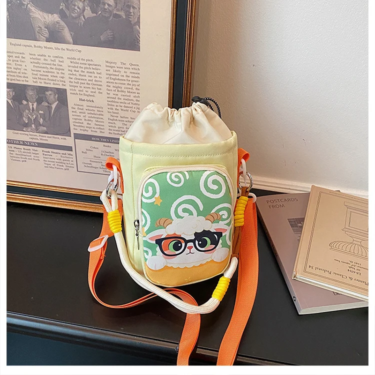 Niedlicher Schulrucksack im Cartoon-Design