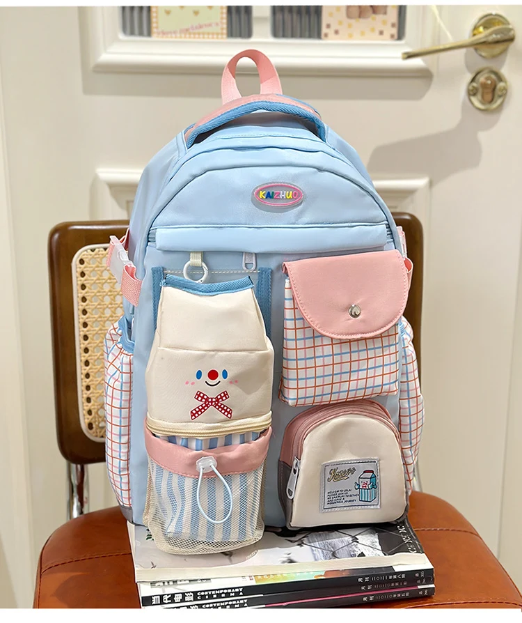 Verspielter Schulrucksack für Kinder mit mehreren Fächern