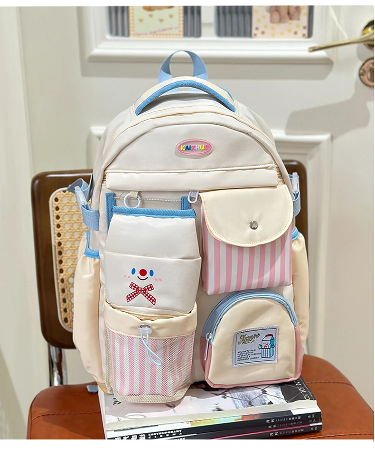 Verspielter Schulrucksack für Kinder mit mehreren Fächern