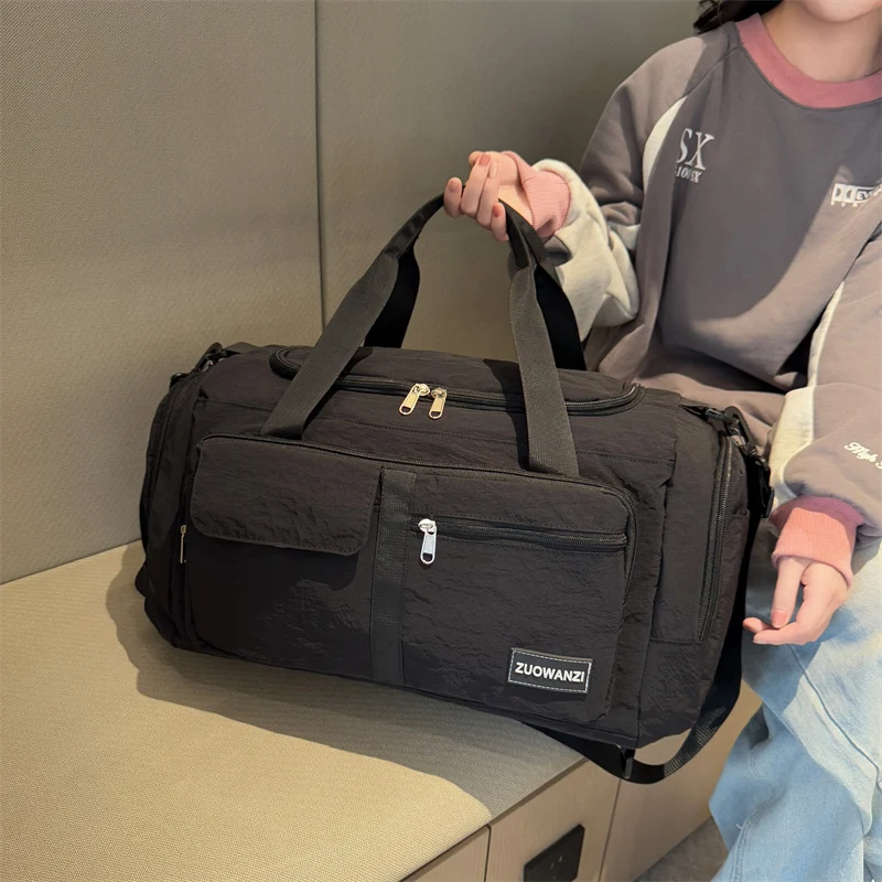Sportliche Reisetasche mit praktischen Aufbewahrungslösungen Skanto