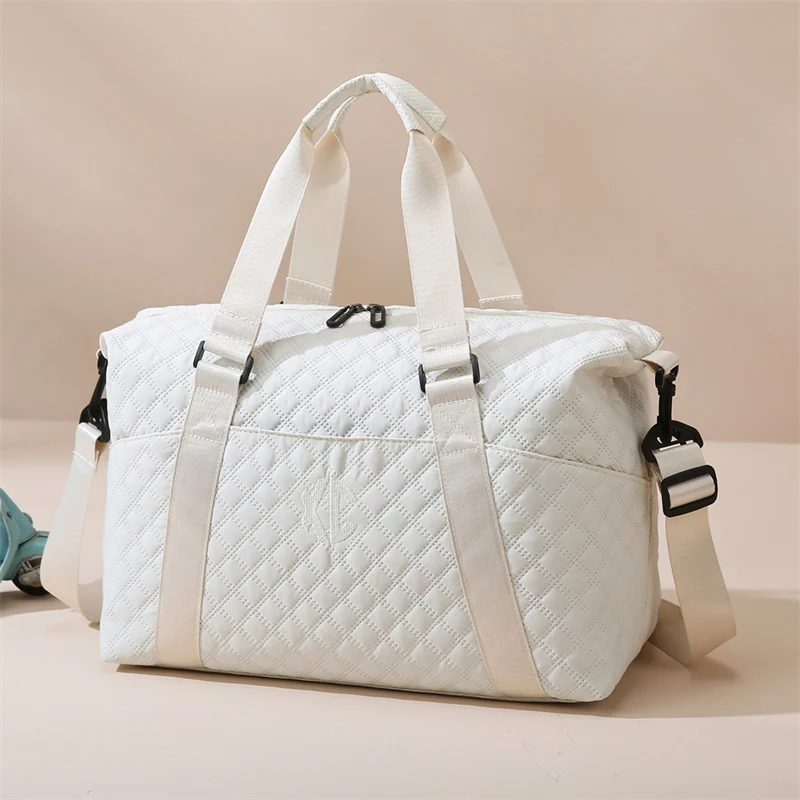 Stylische und vielseitige gesteppte Reisetasche Skanto