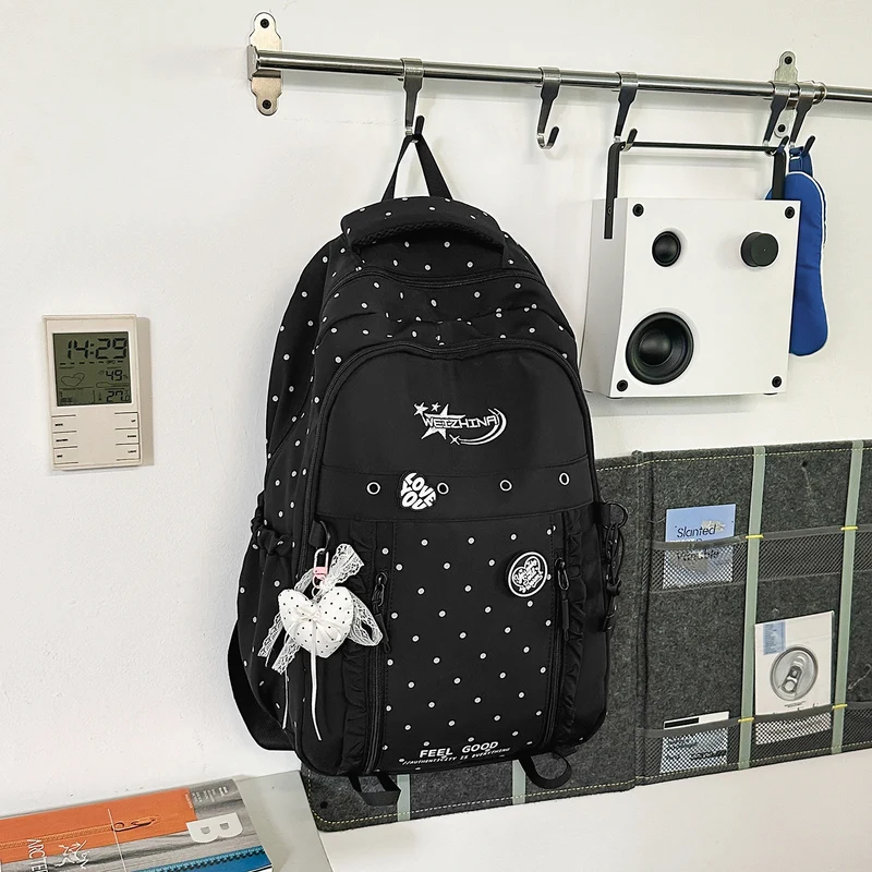 Stylischer Punkte-Schulrucksack