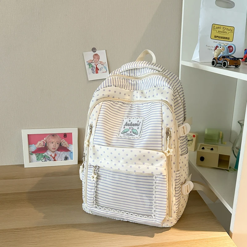 Stylischer Schulrucksack mit mehreren Fächern
