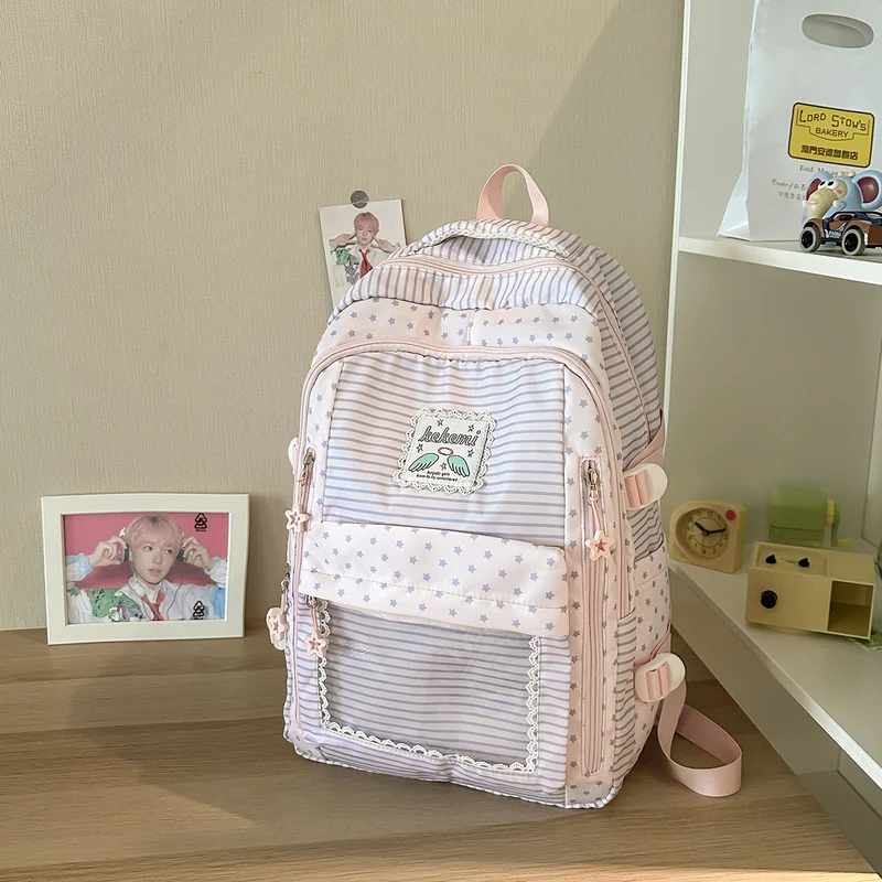Stylischer Schulrucksack mit mehreren Fächern