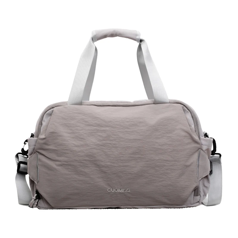 Sportliche Reisetasche mit mehreren praktischen Fächern