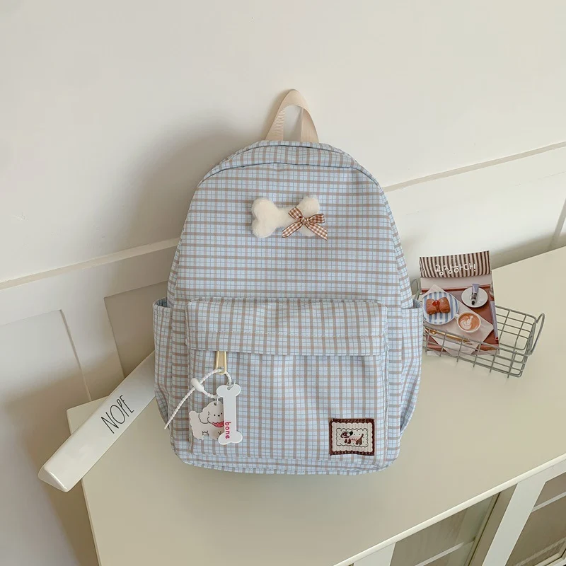 Niedlicher karierter Schulrucksack mit Charakter-Motiv