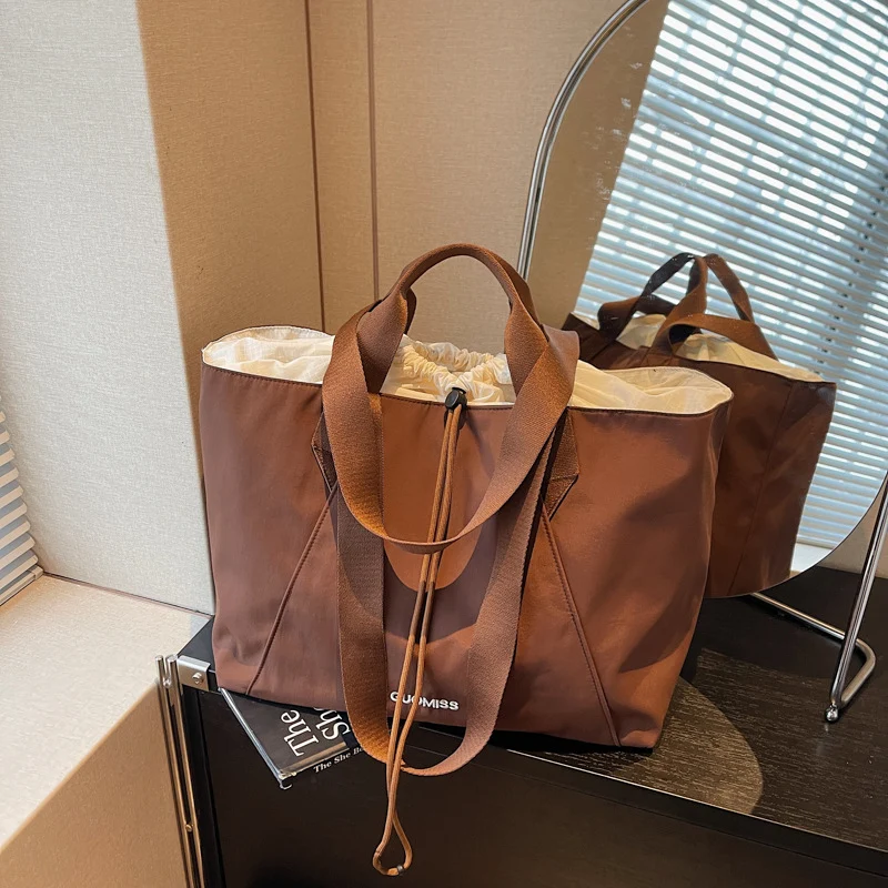 Sportliche Reisetasche mit innovativer Innentasche Skanto