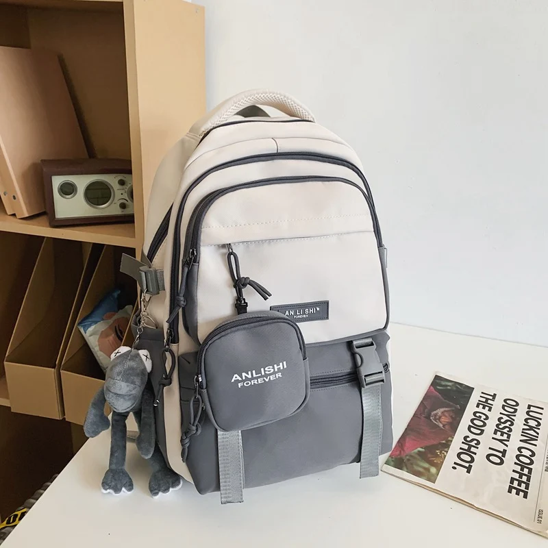 Praktischer Schulrucksack mit vielen Taschen