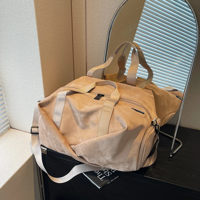 Sportliche Reisetasche mit innovativem Design und multifunktionalen Taschen Skanto