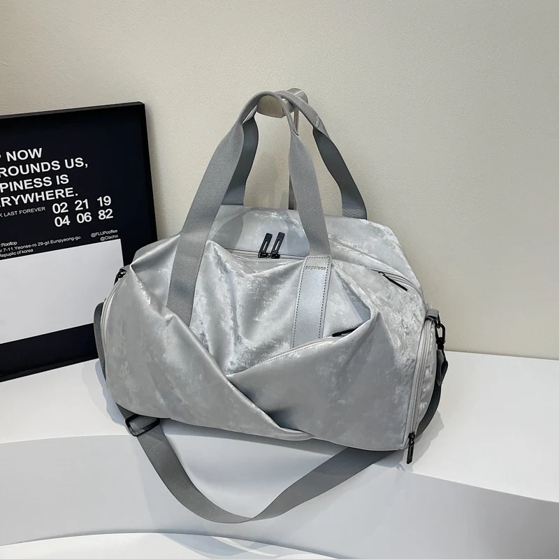 Sportliche Reisetasche mit innovativem Design und multifunktionalen Taschen Skanto