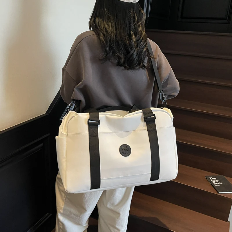 Multifunktionale Reisetasche mit strapazierfähigem Außenmaterial und praktischem Innenraum Skanto
