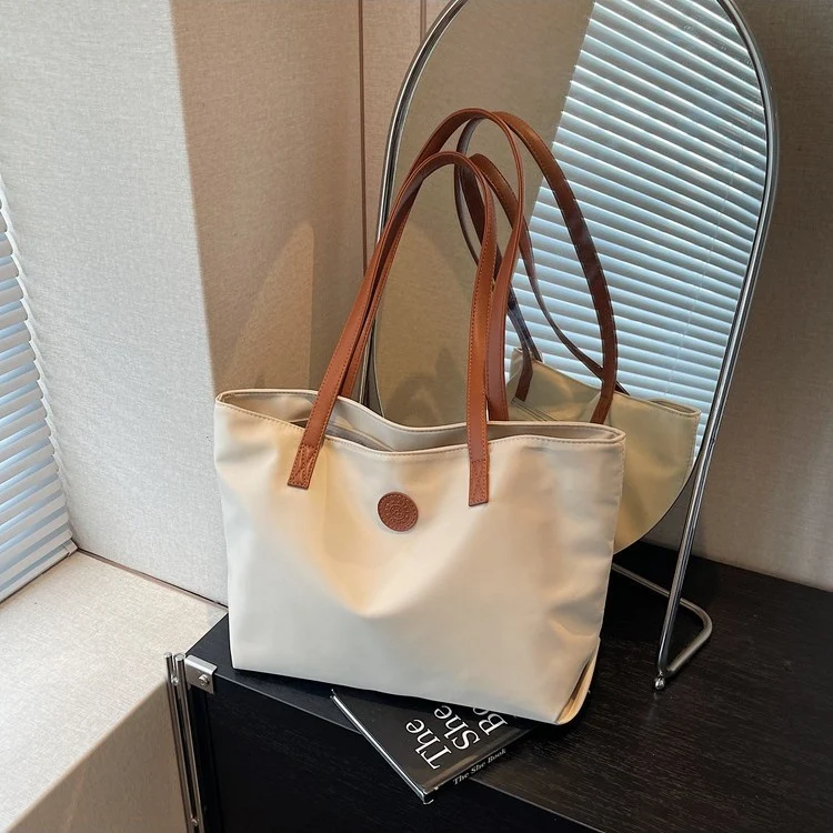 Elegante Schultertasche Skanto