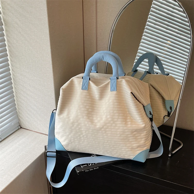 Moderne Reisetasche mit ergonomischem Schultergurt und strukturiertem Innenraum Skanto
