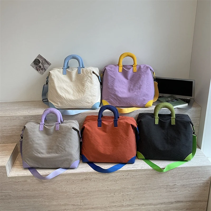 Moderne Reisetasche mit ergonomischem Schultergurt und strukturiertem Innenraum Skanto
