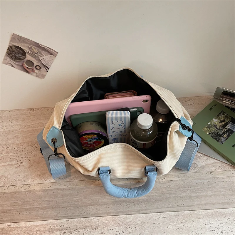 Moderne Reisetasche mit ergonomischem Schultergurt und strukturiertem Innenraum Skanto