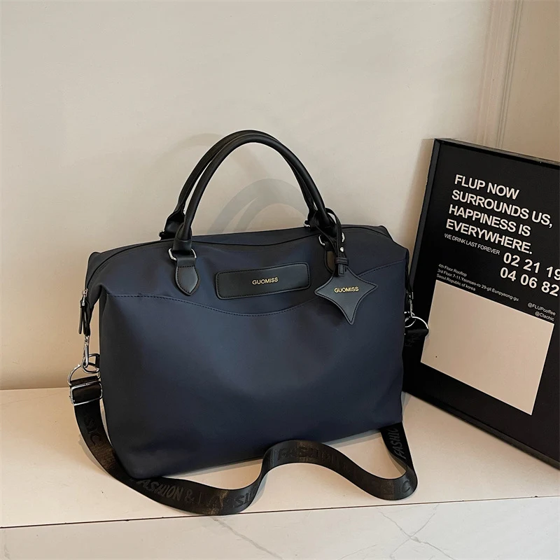 Elegante Reisetasche mit praktischen Fächern Skanto