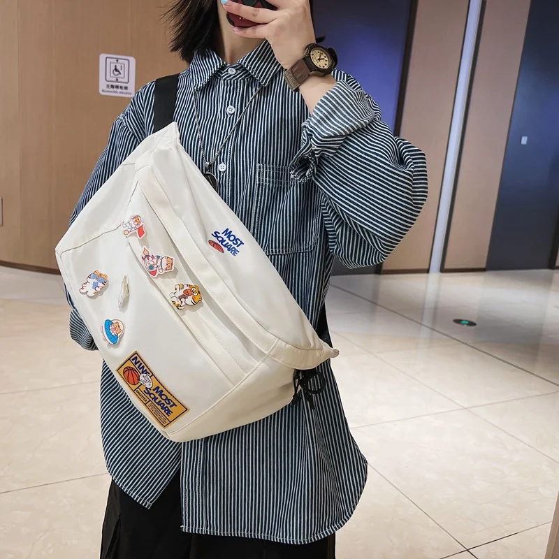 Leichte Crossover-Tasche mit verspieltem Design Skanto