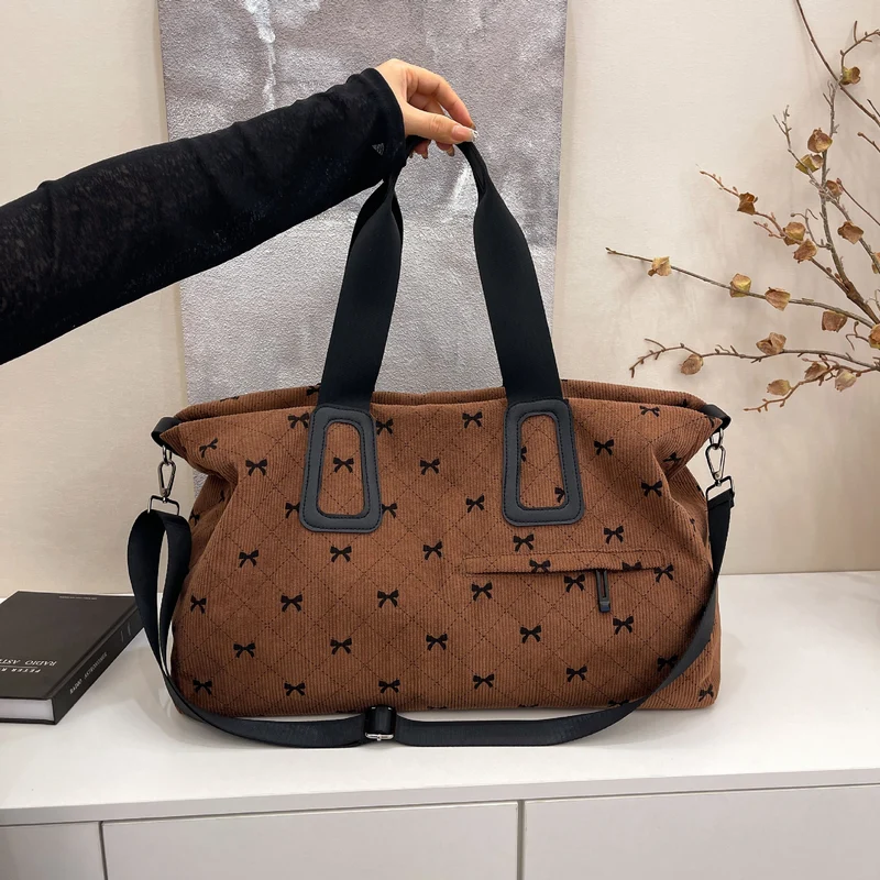 Stofftasche mit fruchtigem Design und multifunktionalen Fächern Skanto