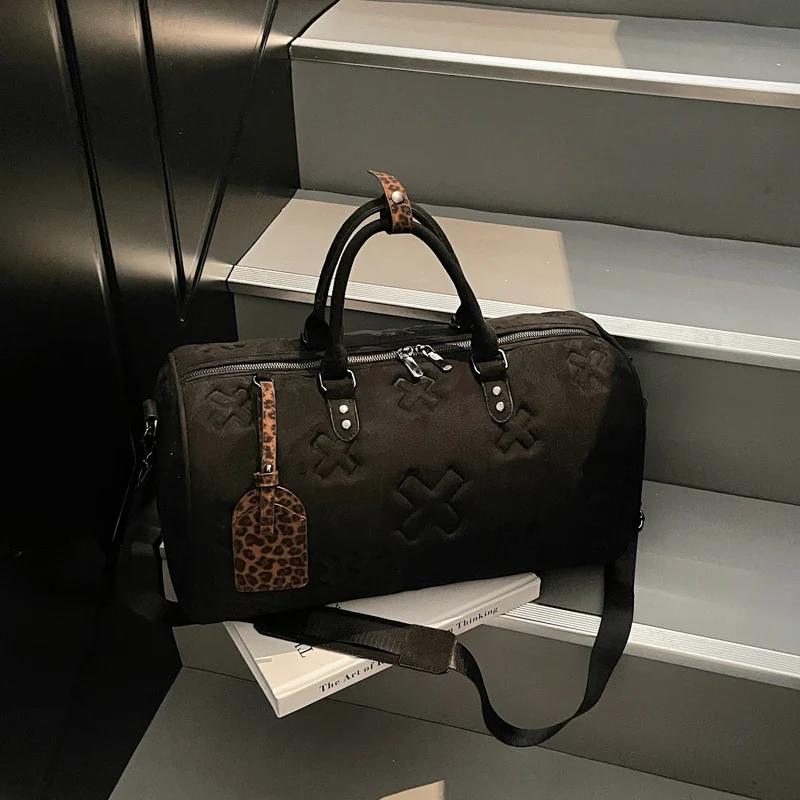 Sportliche Wochenendtasche mit herausnehmbaren Innenteilern und verstärkten Griffen Skanto