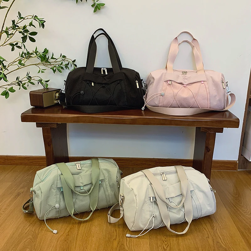Sportliche Crossbody-Tasche mit verstellbaren Tragegriffen und atmungsaktivem Mesh-Material Skanto