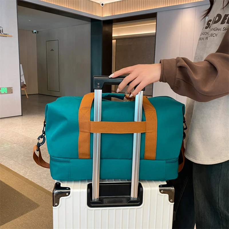 Sportliche Reisetasche mit verstellbarem Schultergurt und Organizer-Fächern Skanto