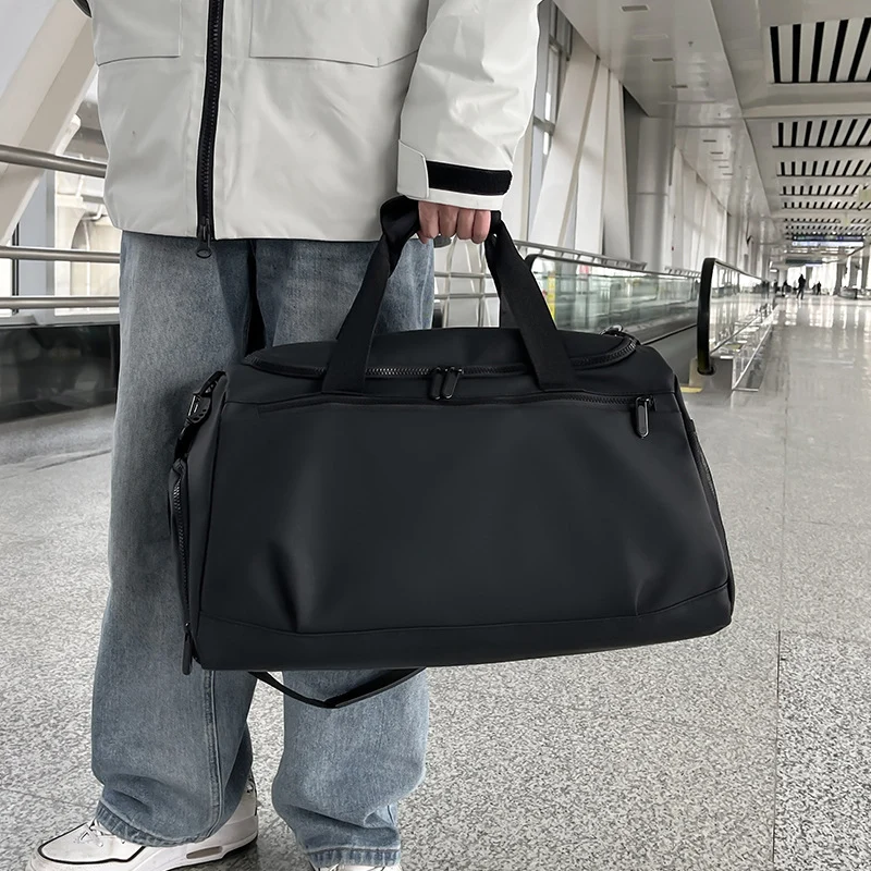 Sportliche Reisetasche mit verstärkten Griffen und mehreren Fächern Skanto