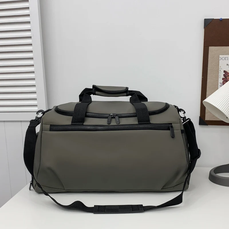Sportliche Reisetasche mit verstärkten Griffen und mehreren Fächern Skanto