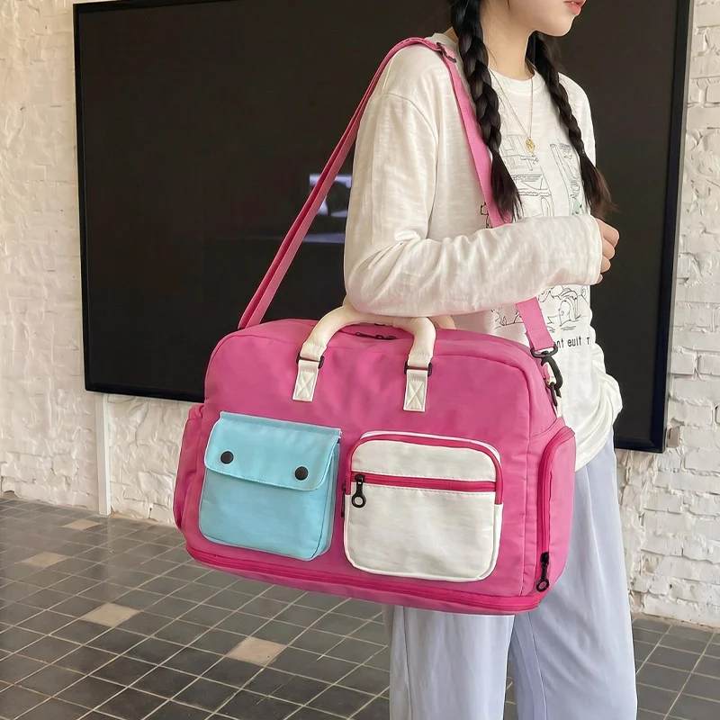 Sportliche Reisetasche mit mehreren Fächern und verstellbarem Schultergurt Skanto
