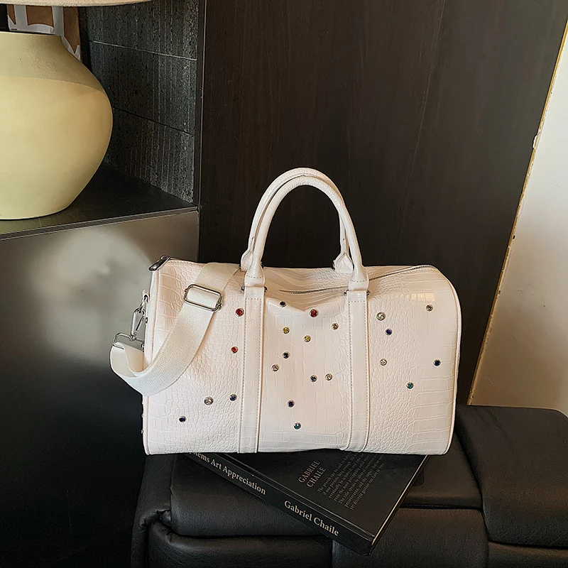 Moderne Reisetasche mit strukturierter Oberfläche und vielseitigem Innenraum Skanto