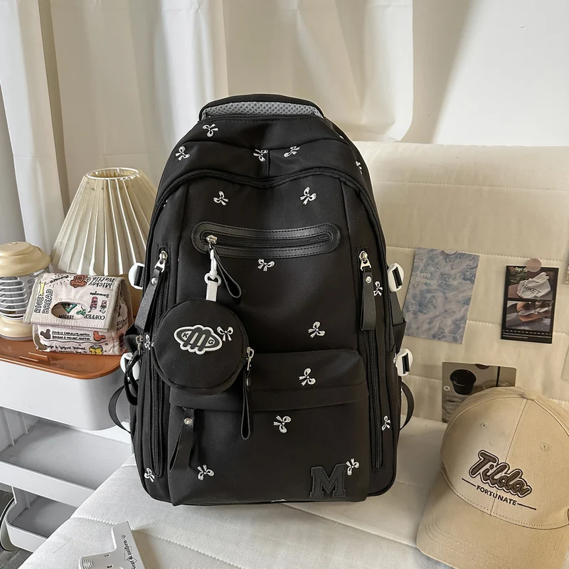 Stilvoller Schulrucksack Skanto mit vielen Taschen