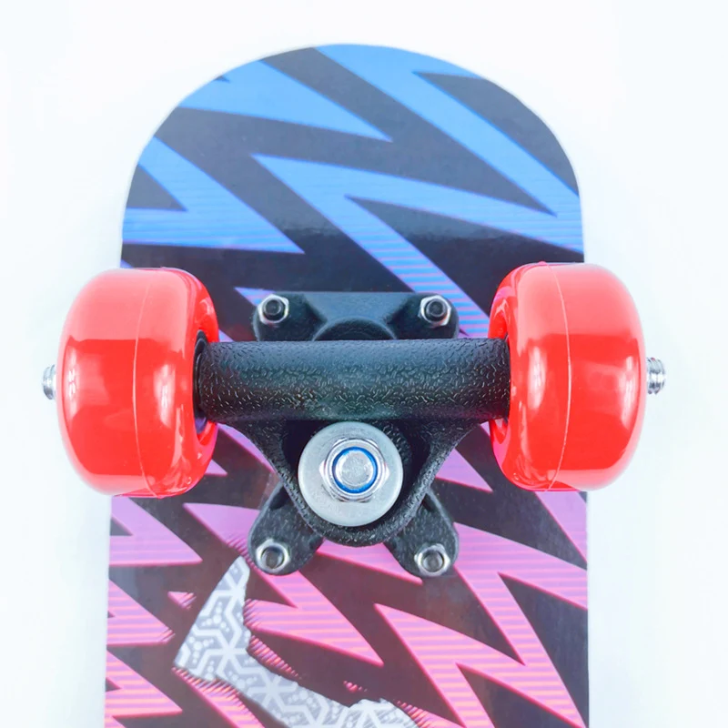 Mini-Skateboard mit Cartoon-Motiv Skanto
