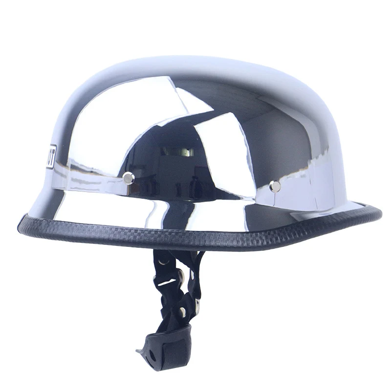Verchromter Vintage-Motorradhelm mit Brille Skanto