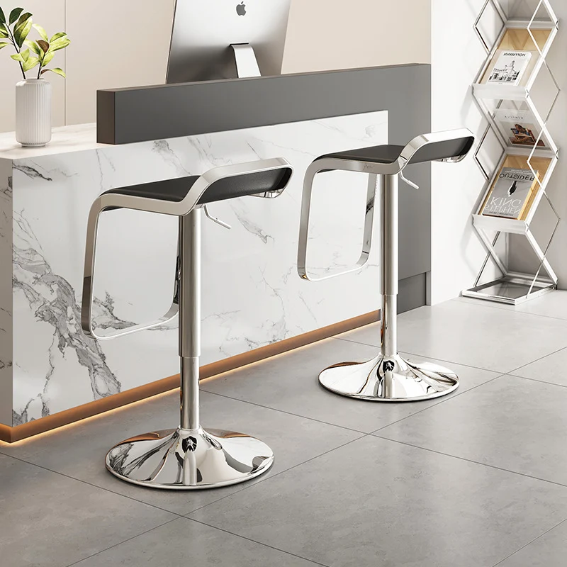 Hochwertiger Barhocker mit ergonomischem Sitz Skanto