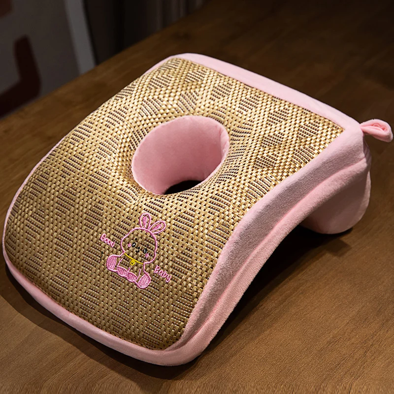 Plüsch-Nackenstützkissen mit ergonomischer Aussparung Skanto