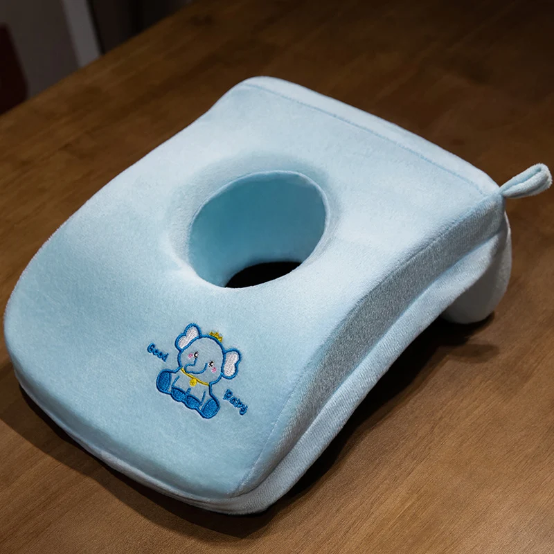 Plüsch-Nackenstützkissen mit ergonomischer Aussparung Skanto