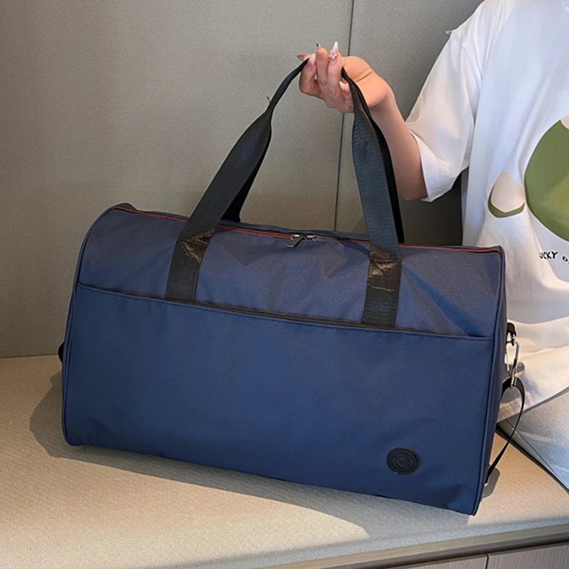 Sportliche Reisetasche mit stabilen Tragegriffen und abnehmbarem Schultergurt Skanto