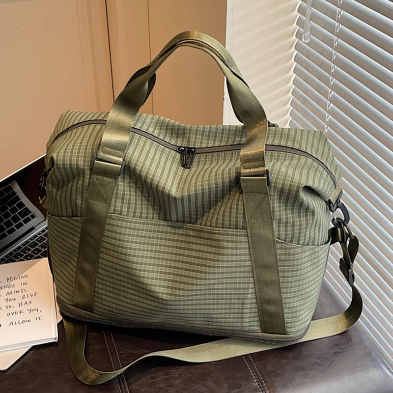 Sportliche Reisetasche mit praktischem Stauraum und verstellbaren Schultergurten Skanto