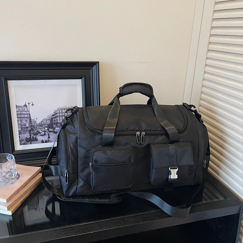Sportliche Multifunktions-Reisetasche mit Außentasche Skanto